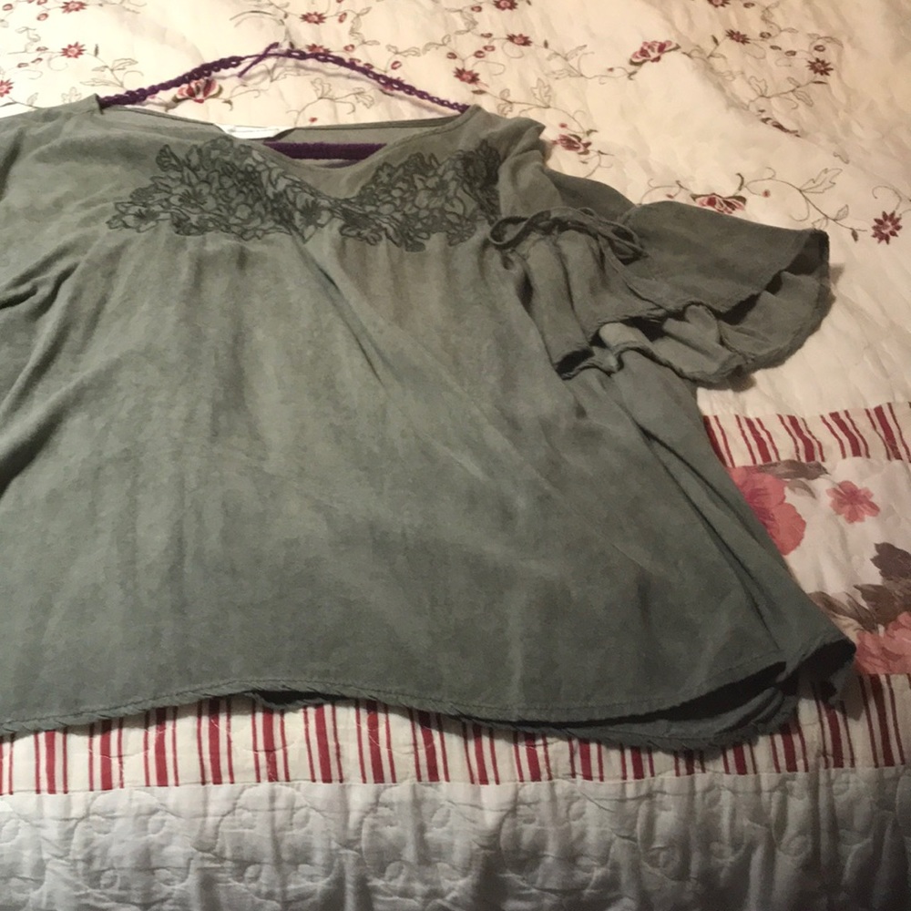 Loose pretty green top